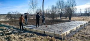 Одноэтажный дом в стиле фахверк площадью 190 м² с мастер спальней, 3 комнатами и просторной игровой Фахверковые дома в СПБ